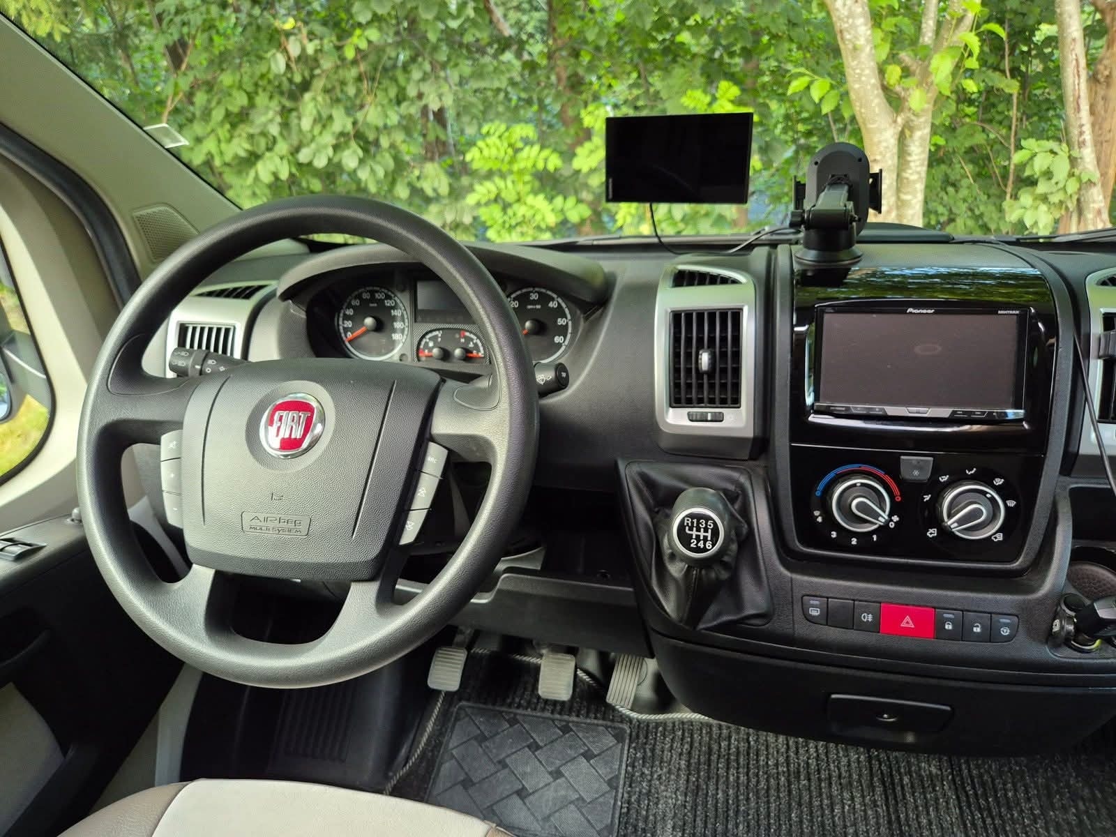 Camping car Chausson Titanium