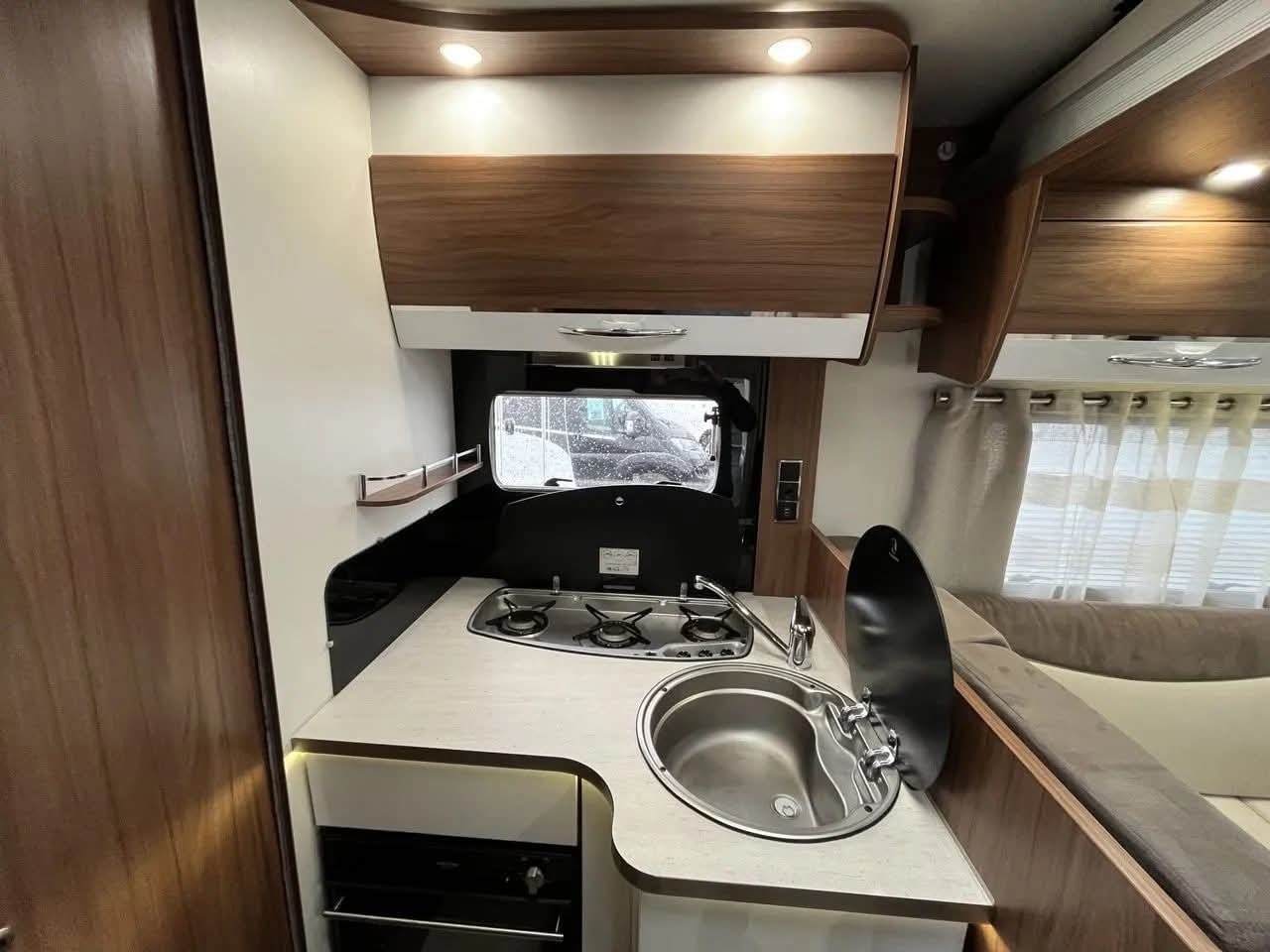 Camping car PILOTE P716 ESSENTIEL