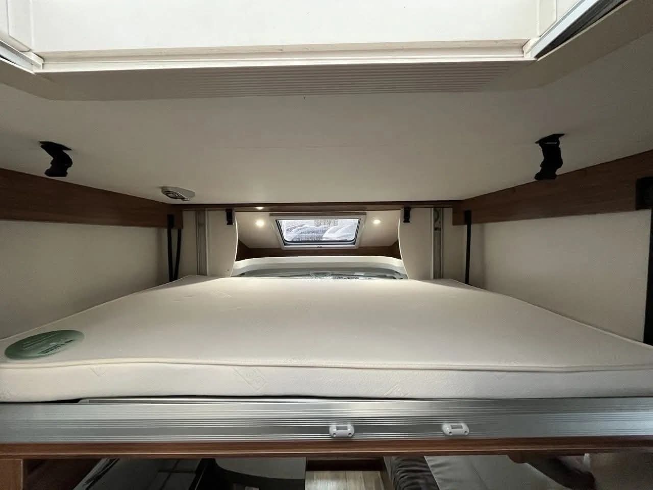 Camping car PILOTE P716 ESSENTIEL