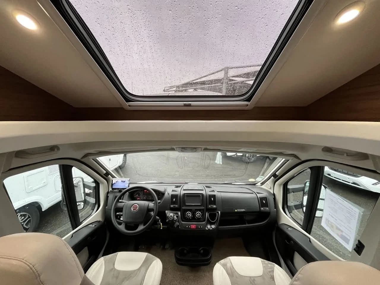 Camping car PILOTE P716 ESSENTIEL