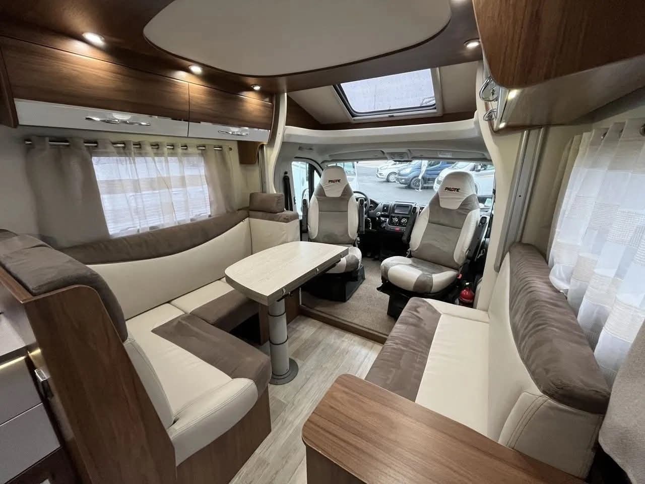 Camping car PILOTE P716 ESSENTIEL