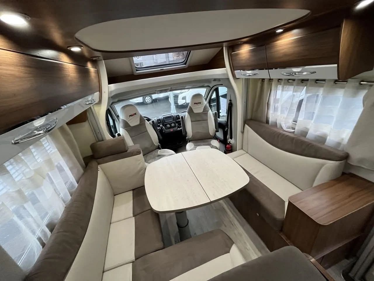 Camping car PILOTE P716 ESSENTIEL